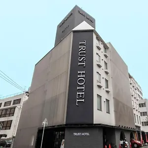 Hotel Trust ***